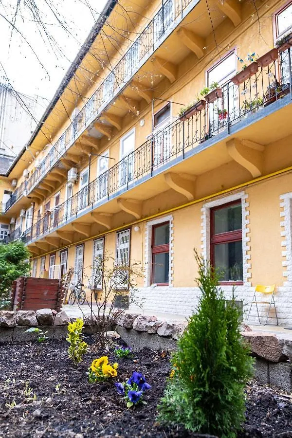 Budapest Citygarden 0*,